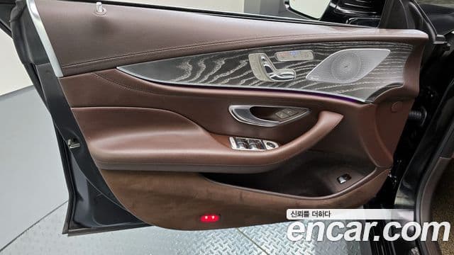 Mercedes-Benz CLS-Class 2019 — Photo 32/33
