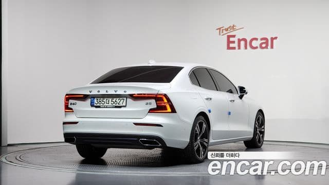Volvo S60 2020 — Şəkil 10/20