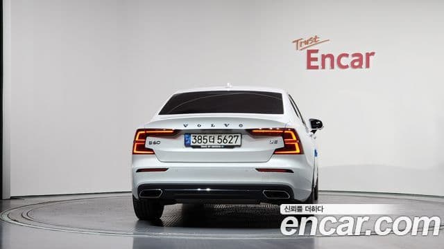 Volvo S60 2020 — Şəkil 6/20