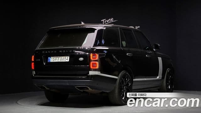 Land Rover Range Rover 2018 — ფოტო 17/20