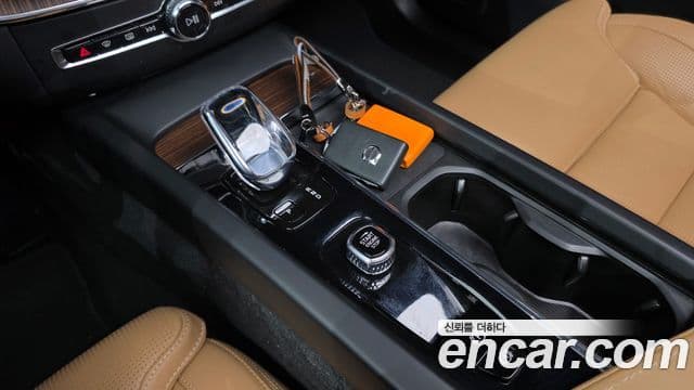 Volvo XC60 2021 — Şəkil 9/20