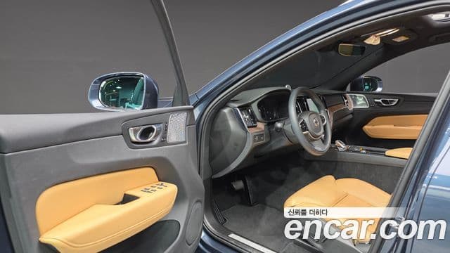 Volvo XC60 2021 — Şəkil 10/20