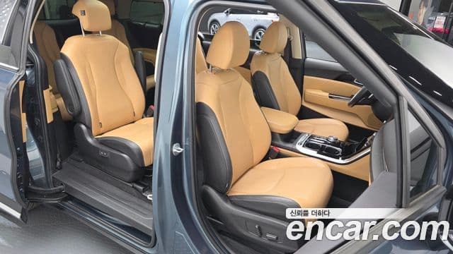 Kia Carnival 2021 — Фото 12/20