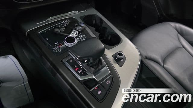 Audi Q7 2019 — Şəkil 9/20