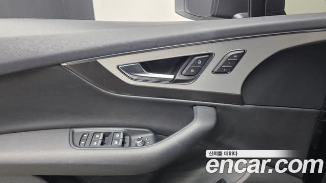 Audi Q7 2019 — Şəkil 13/20
