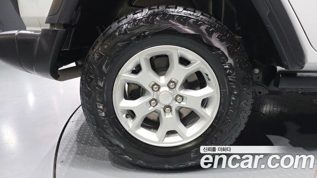 Jeep Wrangler 2021 — ფოტო 5/20
