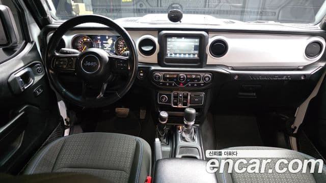 Jeep Wrangler 2021 — ფოტო 7/20