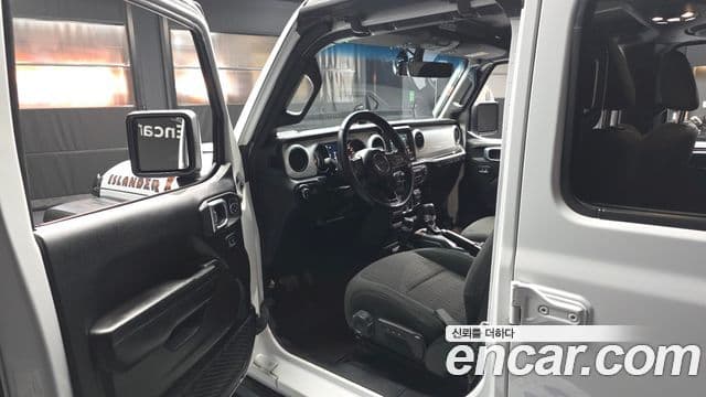 Jeep Wrangler 2021 — ფოტო 10/20