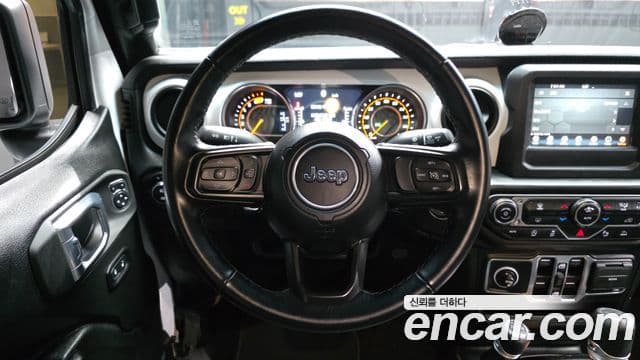 Jeep Wrangler 2021 — ფოტო 13/20
