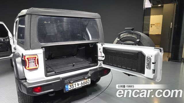 Jeep Wrangler 2021 — ფოტო 20/20