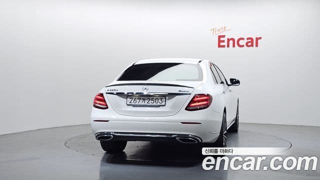 Mercedes-Benz E-Class 2020 — Фото 4/20