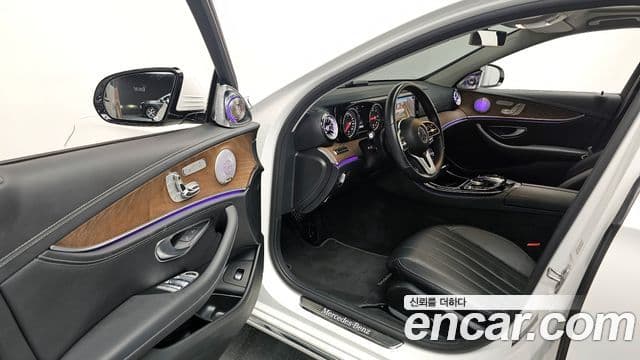 Mercedes-Benz E-Class 2020 — Фото 10/20