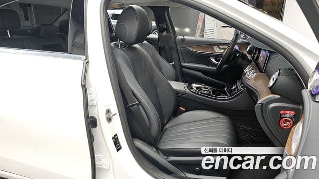 Mercedes-Benz E-Class 2020 — Фото 12/20