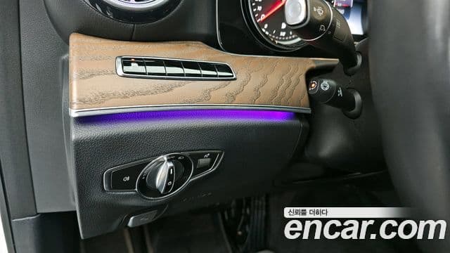Mercedes-Benz E-Class 2020 — Фото 15/20