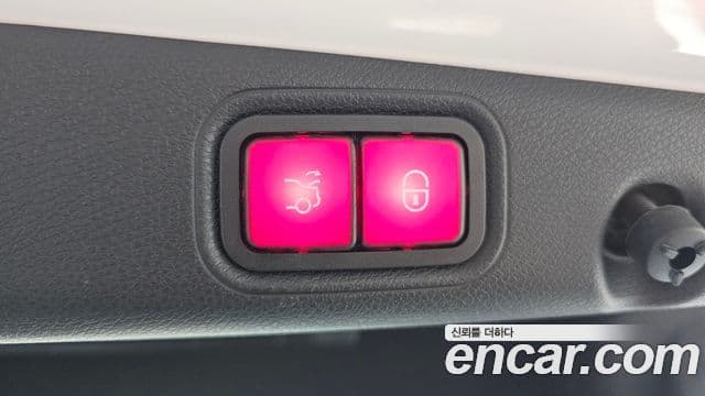 Mercedes-Benz E-Class 2020 — Фото 18/20