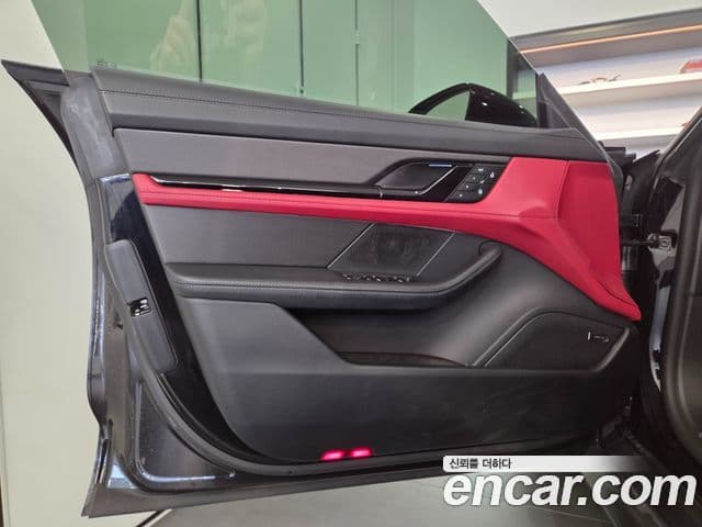 Porsche Taycan 2025 — ფოტო 10/20
