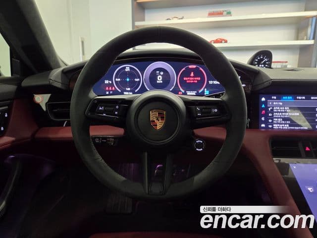 Porsche Taycan 2025 — ფოტო 13/20
