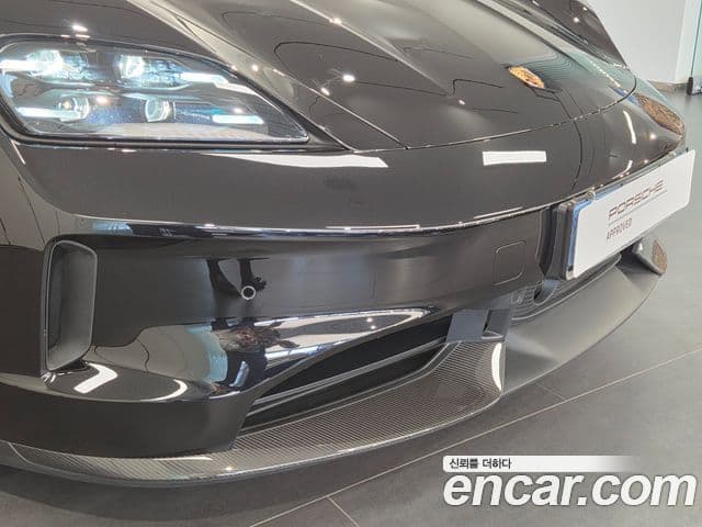 Porsche Taycan 2025 — ფოტო 15/20