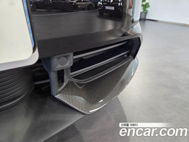 Porsche Taycan 2025 — ფოტო 17/20