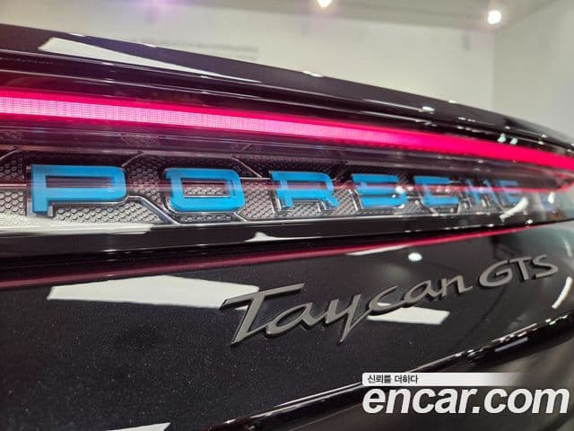 Porsche Taycan 2025 — ფოტო 20/20