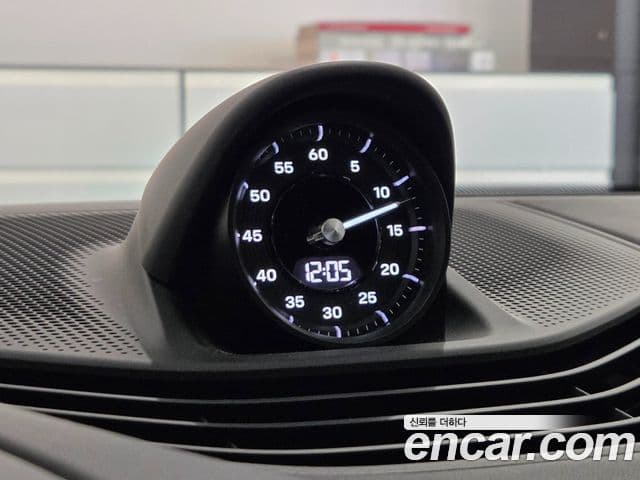 Porsche Taycan 2025 — ფოტო 6/20