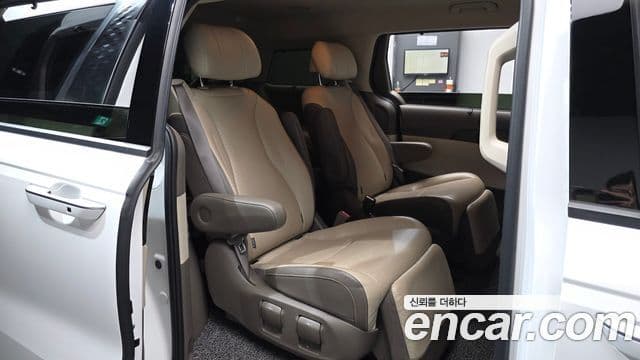 Kia Carnival 2020 — Фото 12/20