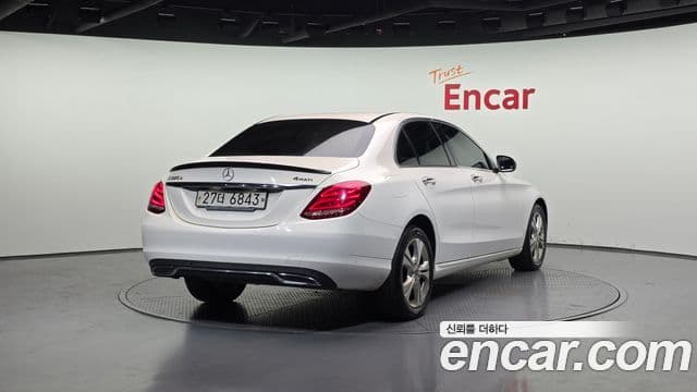 Mercedes-Benz C-Class 2018 — ფოტო 2/20