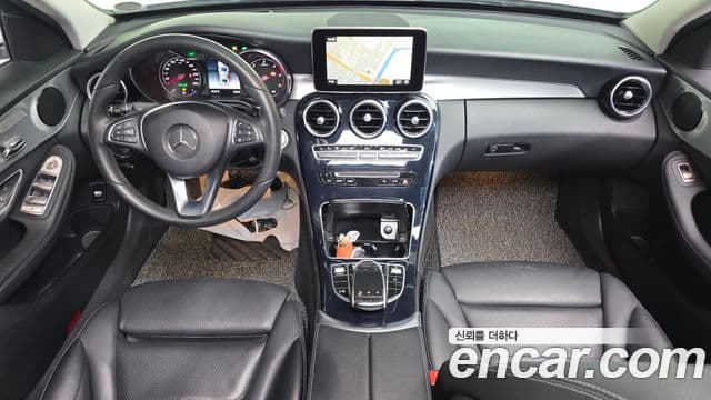 Mercedes-Benz C-Class 2018 — ფოტო 7/20