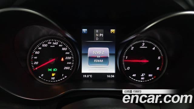 Mercedes-Benz C-Class 2018 — ფოტო 8/20