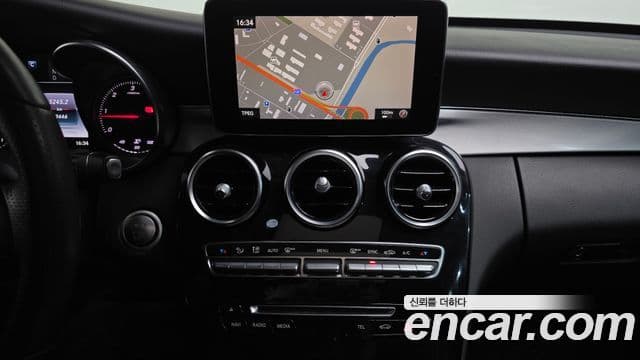 Mercedes-Benz C-Class 2018 — ფოტო 14/20