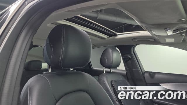 Mercedes-Benz C-Class 2018 — ფოტო 17/20