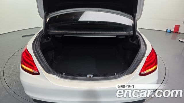 Mercedes-Benz C-Class 2018 — ფოტო 20/20