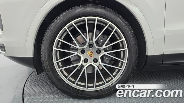 Porsche Cayenne 2022 — ფოტო 4/20