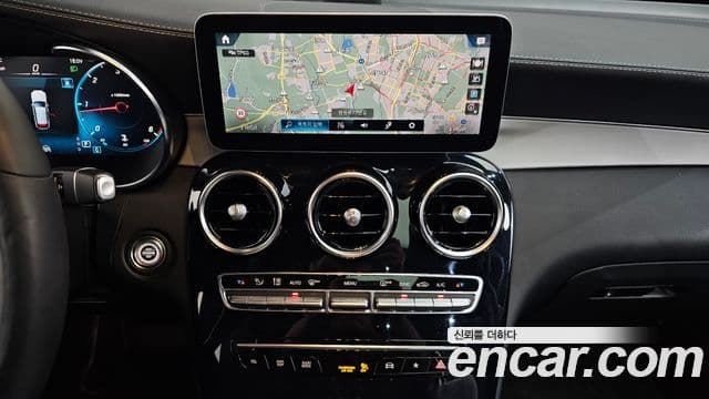 Mercedes-Benz GLC-Class 2021 — ფოტო 14/20