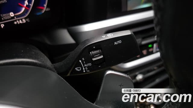 BMW 3 Series 2019 — ფოტო 18/20