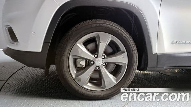 Jeep Cherokee 2021 — Photo 13/20