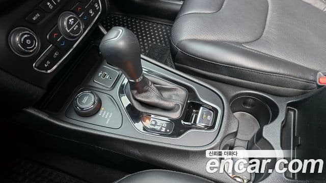 Jeep Cherokee 2021 — Photo 10/20