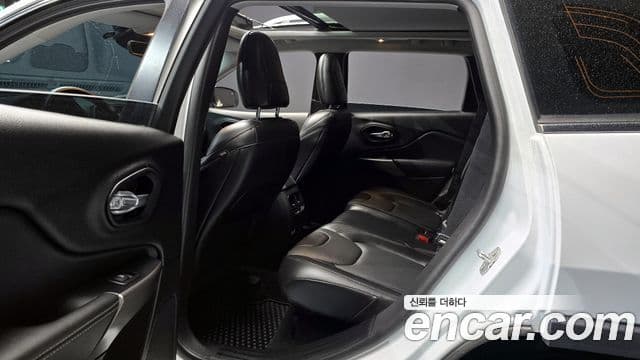 Jeep Cherokee 2021 — Photo 6/20