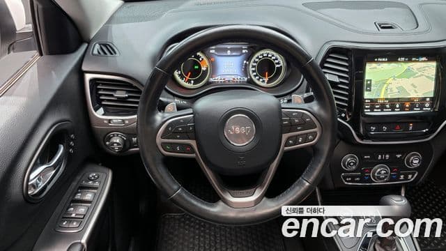 Jeep Cherokee 2021 — Photo 2/20