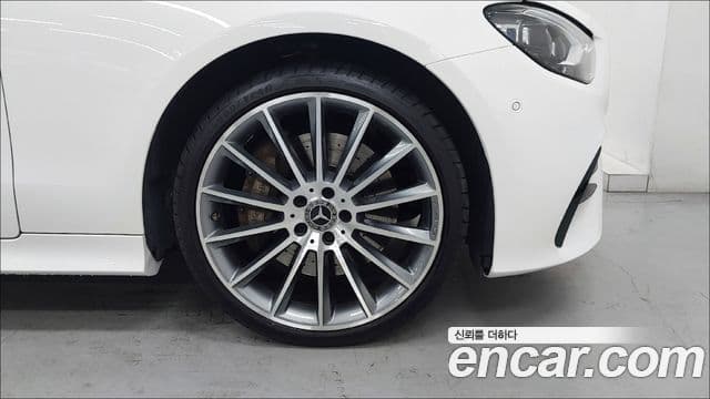 Mercedes-Benz E-Class 2022 — ფოტო 1/17