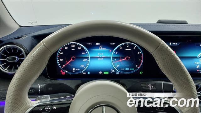 Mercedes-Benz E-Class 2022 — ფოტო 4/17