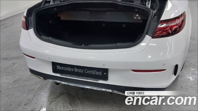 Mercedes-Benz E-Class 2022 — ფოტო 11/17