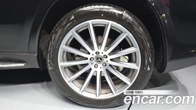 Mercedes-Benz GLS-Class 2025 — Photo 10/32