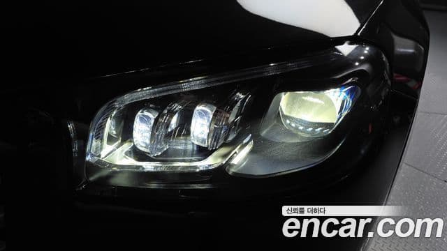 Mercedes-Benz GLS-Class 2025 — Photo 18/32