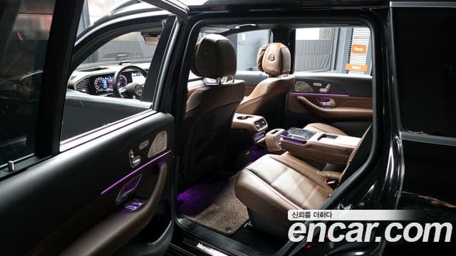 Mercedes-Benz GLS-Class 2025 — Photo 25/32