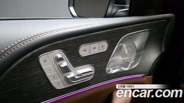 Mercedes-Benz GLS-Class 2025 — Photo 21/32