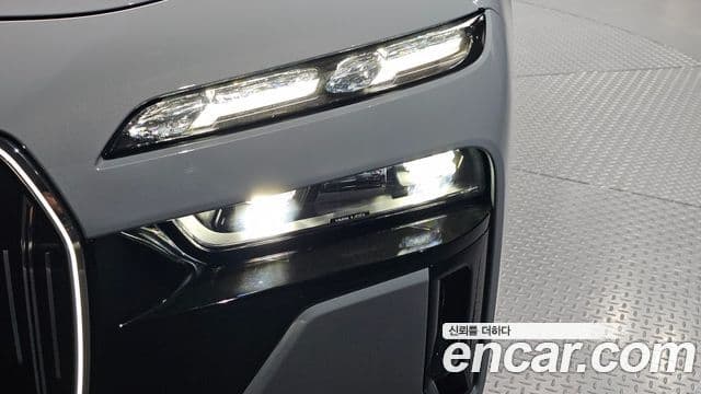 BMW 7 Series 2025 — Photo 10/31