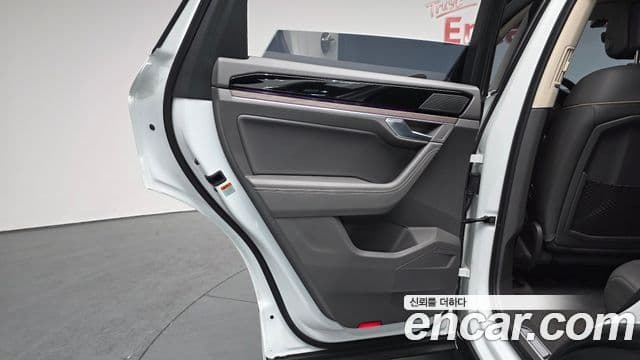 Volkswagen Touareg 2023 — Photo 2/35