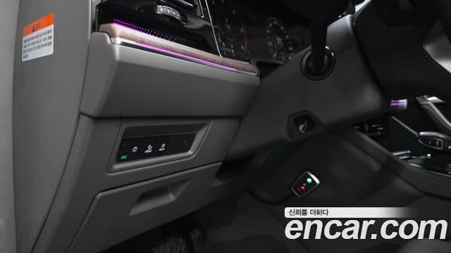 Volkswagen Touareg 2023 — Photo 11/35