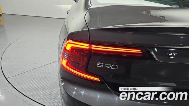 Volvo S90 2022 — Photo 13/34